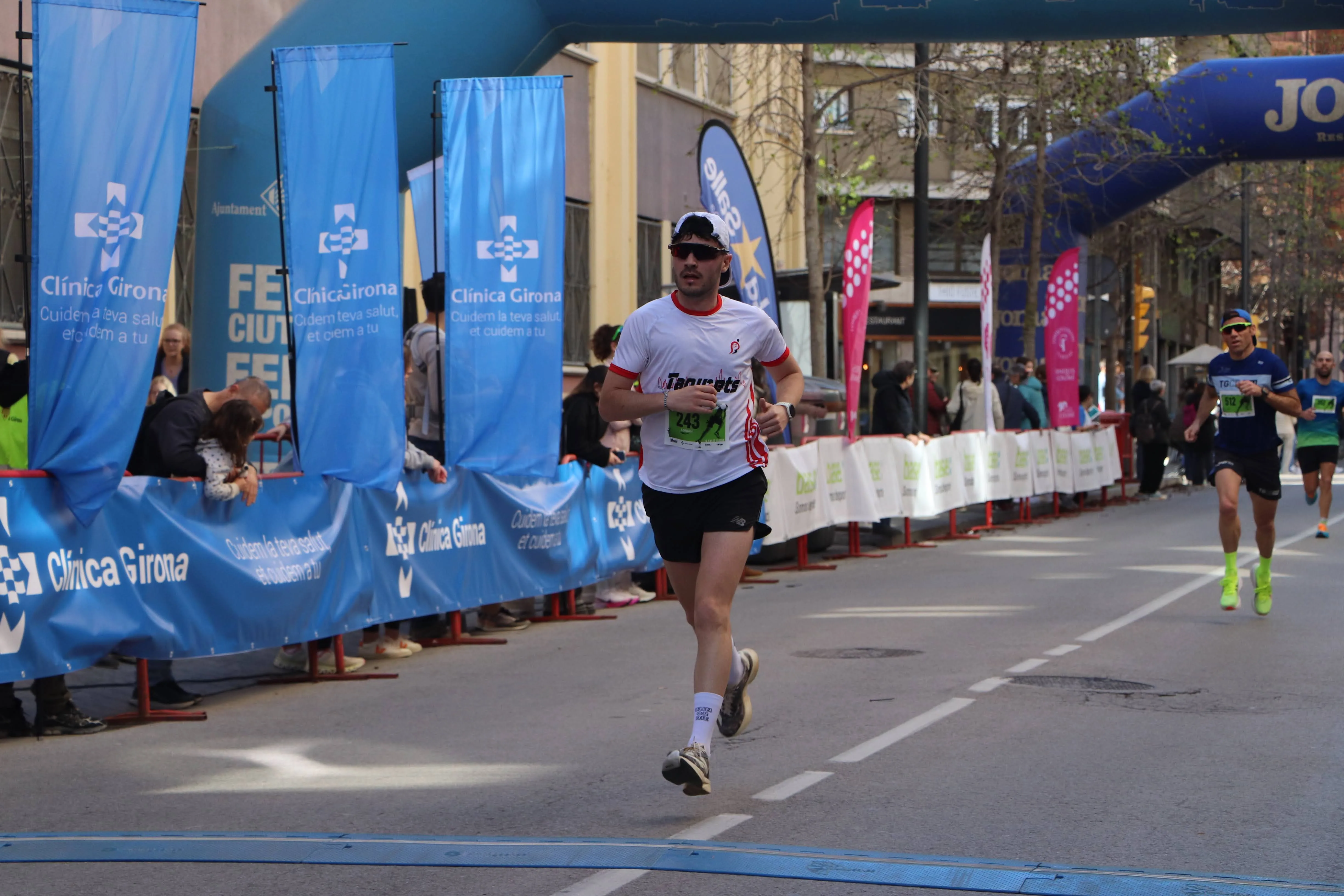Adrián corriendo trail